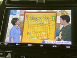 停車時に映像を楽しめるTV画面。ご家族やご友人と、快適なひとときをお過ごしいただけます。移動中の視聴を促す表現はしておりません。