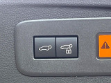 【パワーバックドア】スマートキーや運転席のボタンを押すだけでリアゲートが自動で開閉します!荷物を持っている時や、高い位置にあるバックドアを閉める際に便利な機能です♪