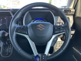 操作しやすいグリップ形状で、長距離運転でも疲れにくい設計です。