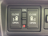 【両側パワースライドドア】スマートキーや運転席のスイッチで後席両側スライドドアの開閉が可能♪電動だから力を入れてドアを開ける必要が無く、小さなお子様でも簡単に開け閉めでき快適です♪
