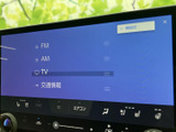 お好みの音楽やラジオを、高音質で楽しめます。多彩な機能を備え、快適なカーオーディオ体験を提供します。