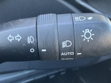 視認性の高いウインカーレバー。スムーズな操作で、安全な車内でのドライビングをサポートします。