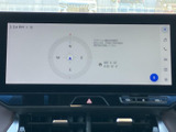 鮮明な画面で、目的地までのナビゲーションやエンターテイメントコンテンツを楽しめます。スムーズな操作性で、運転中でも快適に利用可能です。