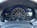 視認性の高いメーターデザイン。スピードや燃料残量など、運転に必要な情報をひと目で確認できます。