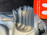 休憩時や車内移動時はシフトレバーを倒せます☆