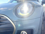 ●LEDヘッドライト:夜間走行時も良好な視界を確保し安心して運転できる高輝度LEDヘッドライトを装備!点灯速度が早く、消費電力も抑えられています。