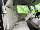 広々とした空間で、ゆったりとした座り心地を実現しています。運転席からの視界も良好で、安心感のあるドライビングをサポートします。