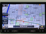 目的地までのルートを鮮明に表示。ナビゲーションシステムを活用し、安全運転をサポートします。最新の地図データで、快適なドライブをお届けします。