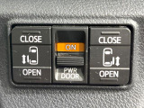 【両側パワースライドドア】スマートキーや運転席のスイッチで後席両側スライドドアの開閉が可能♪電動だから力を入れてドアを開ける必要が無く、小さなお子様でも簡単に開け閉めでき快適です♪