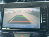 バックカメラ表示で、安全な後退をサポート。駐車や狭い場所での取り回しもスムーズに行えます。