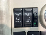 【両側スライドドア】駐車場で隣の車との間隔が狭く乗りにくい時、スライドドアなら安心!ドアオープン時も幅を取らず、開口部が広いので乗り降りがとっても簡単です。大きな荷物の出し入れも後席から可能♪