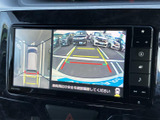 駐車時の後方確認をサポートするバックモニター。安全でスムーズな後退をアシストし、万が一のリスクを軽減します。