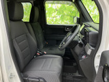シンプルで使いやすい内装。運転しやすいよう工夫された空間設計で、快適なドライブをサポートします。機能性と快適性を両立。