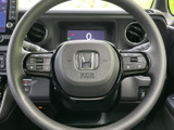 握りやすいステアリングで、長距離運転でも疲れを軽減。操作系のスイッチも集中配置され、運転中の操作性を向上。