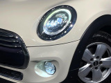 ●LEDヘッドライト:夜間走行時も良好な視界を確保し安心して運転できる高輝度LEDヘッドライトを装備!点灯速度が早く、消費電力も抑えられています。