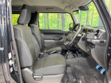 運転席まわりには十分なスペースがあり、大柄な方でもゆったり運転していただける環境です。