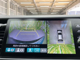 駐車時の後方確認をサポートし、安全なバックをアシストします。狭い場所でも安心です。