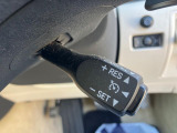【クルーズコントロール】高速道路もラクラク走行。アクセルを離しても一定速度で走行ができ、長距離運転時の負担を軽減!加速・減速も簡単なスイッチ操作で調整できます。