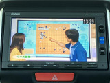 停車時に映像を楽しめるTV画面です。休憩中や待ち時間などに、リラックスしたひとときを過ごすことができます。