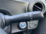 スムーズな操作感で、安全な車線変更をサポート。視認性の高い表示もポイントです。