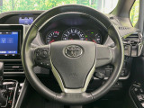 【純正革巻きステアリング】上質な革を使用することで、手にしっかり馴染みとても運転しやすいハンドルです♪