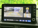 後退時や狭い場所での運転をサポートする映像表示機能。安全確認をしっかり行い、安心して運転できます。