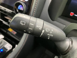 操作系のシンプルさと使いやすさが魅力。視界をクリアに保ち、安全運転をサポートする機能が充実しており、雨天時でも安心してドライブを楽しめます。