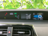 視認性の高いメーター廻り。運転に必要な情報をひと目で確認でき、安全なドライビングをサポートします。
