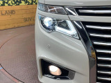 【LEDヘッドライト】悪天候や夜間走行時も良好な視界を確保し安心して運転できる高輝度LEDヘッドライトを装備!点灯速度が早く、消費電力も抑えられています。