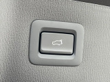 【パワーバックドア】スマートキーや運転席のボタンを押すだけでリアゲートが自動で開閉します!荷物を持っている時や、高い位置にあるバックドアを閉める際に便利な機能です♪