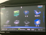 多彩な機能を備えたナビゲーションシステムで、目的地までのルート検索はもちろん、音楽や映像コンテンツも楽しめます。