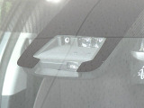 【トヨタセーフティセンス】走行中に前方の車両等を認識し、衝突しそうな時は警報とブレーキで衝突回避と被害軽減をアシスト。より安全にドライブをお楽しみいただけます。