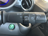 操作しやすいウインカーレバーは、安全な車線変更をサポートします。視認性の高いインジケーターで、周囲への注意喚起も効果的です。