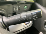 操作感も良好なウインカーレバー。視界を確保し、安全な車線変更をサポートします。安心して操作できます。
