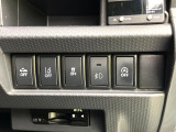 【デュアルカメラブレーキサポート】走行中に前方の車両等を認識し、衝突しそうな時は警報とブレーキで衝突回避と被害軽減をアシスト。より安全にドライブをお楽しみいただけます。