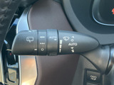 雨天時や視界不良時でも、安心して運転できる視界を確保します。運転状況に合わせて、ワイパーの動作を調整できます。