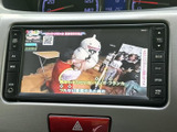 停車時に映像を楽しめるTV画面。移動中の視聴を目的としたものではなく、停車時にコンテンツを楽しめる便利な機能です。