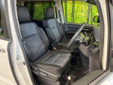 運転席シート廻りは使用感も少なく、良好な状態となっています。丁寧に使われていたことがよくわかりますね。