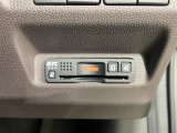 【ETC】有料道路を利用する際に料金所で停止することなく通過できる、ETC車載器(ノンストップ自動料金収受システム機器)が装備されています。セットアップを行うことで利用可能になります。
