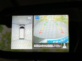 車両後方の状況をモニターで確認できるバックモニター。駐車時や狭い場所での取り回しをサポートし、安全運転を後押しします。