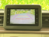 バックカメラ映像をクリアに表示し、安全な後退をサポートします。駐車場での出し入れも安心です。