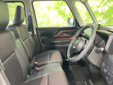 運転席側のドア内張りは、丁寧に扱われており、使用感も少なく、清潔感があります。使いやすさを追求した設計です。