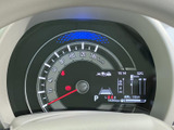 必要な情報を一目で確認できる、見やすいデザインです。直感的な操作で、運転に集中できます。