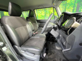 運転席シート廻りは使用感も少なく、良好な状態となっています。前オーナー様が丁寧に使っていたことがよくわかりますね。