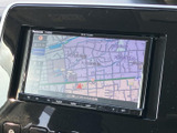 鮮明な地図表示で、スムーズなナビゲーションをサポートします。現在地や周辺情報を確認しながら、安心して目的地へ向かうことができます。