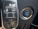 【スマートキー&プッシュスタート】ドアハンドルを軽く握る、またはドアハンドルのスイッチを押すだけで施錠施錠ができます♪またブレーキを踏みながらスタートボタンを押すだけで、エンジンが始動します♪
