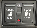 【両側パワースライドドア】スマートキーや運転席のスイッチで後席両側スライドドアの開閉が可能♪電動だから力を入れてドアを開ける必要が無く、小さなお子様でも簡単に開け閉めでき快適です♪