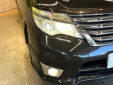 【LEDヘッドライト】悪天候や夜間走行時も良好な視界を確保し安心して運転できる高輝度LEDヘッドライトを装備!点灯速度が早く、消費電力も抑えられています。