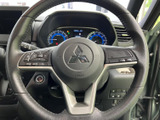 運転操作に集中できる、機能的なステアリングです。マルチファンクションスイッチで、様々な操作を指先でコントロールできます。快適なドライブをサポートしてくれるでしょう。