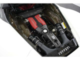 3,902ccV8ツインターボエンジンは出力670馬力、最大トルク760Nmを発揮。自然吸気の458イタリアから大きくパワーアップを果たし、新たな時代のフェラーリV8を象徴するエンジンとなりました。